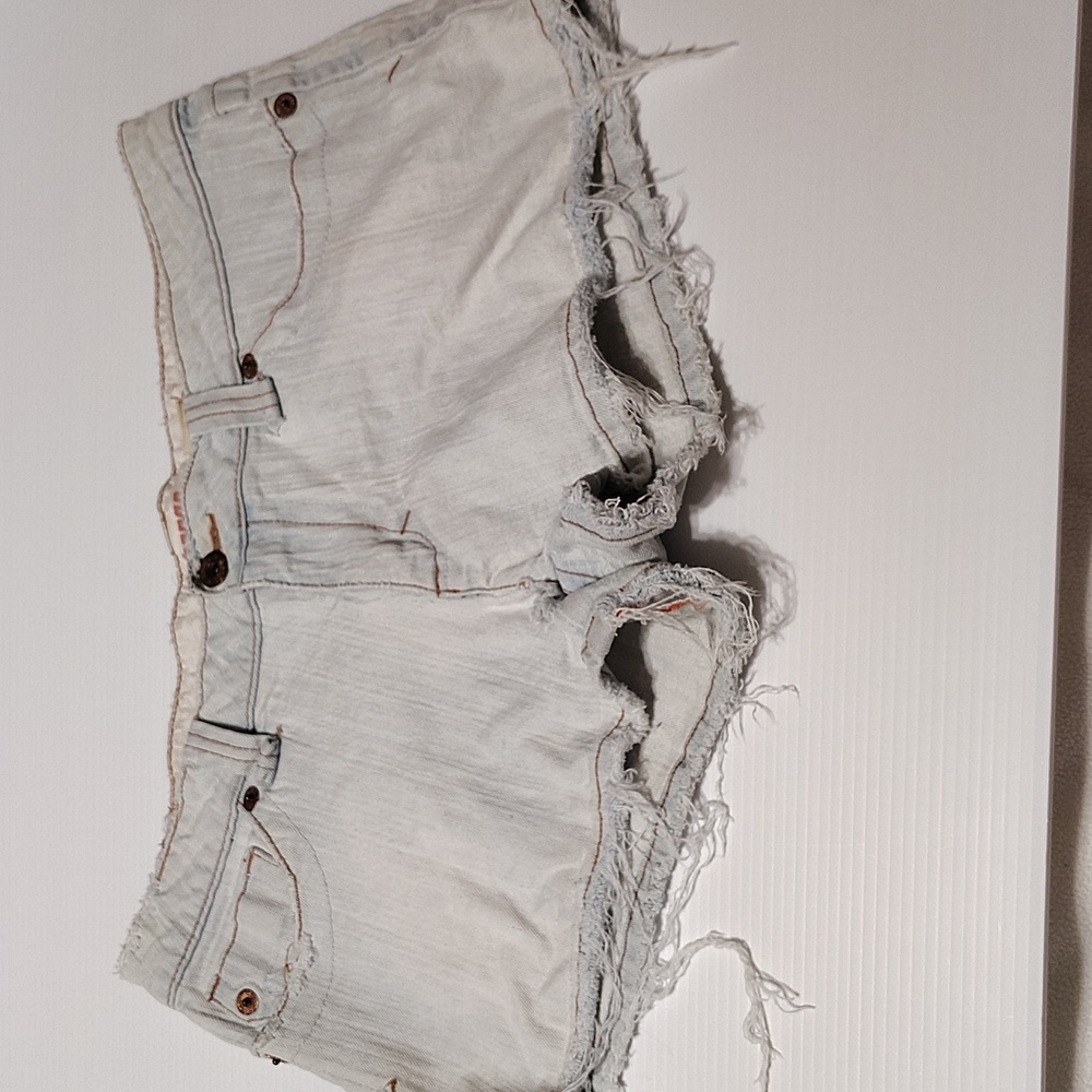 BONGO Whitewashed Frayed Hem Embroidered Pocket Jean Shorts Size 11